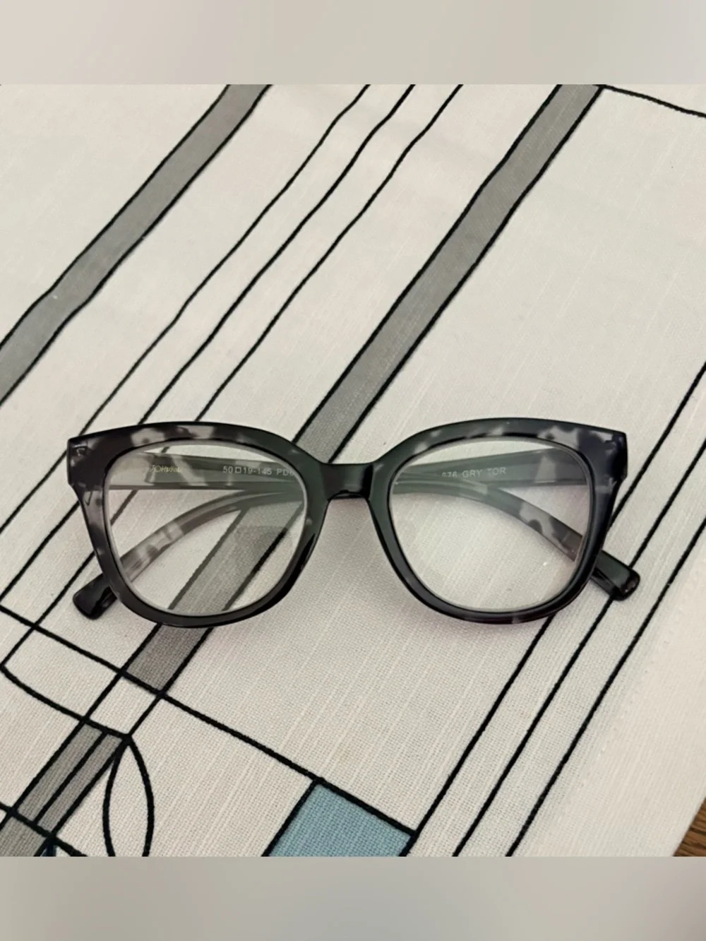 Betsey Johnson Reading Glasses +2.00 Grey Tortoise